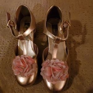 Slightly used girls dress shoe